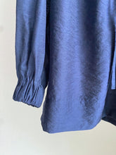 画像をギャラリービューアに読み込む, Folds long sleeves blouse【NAVY】
